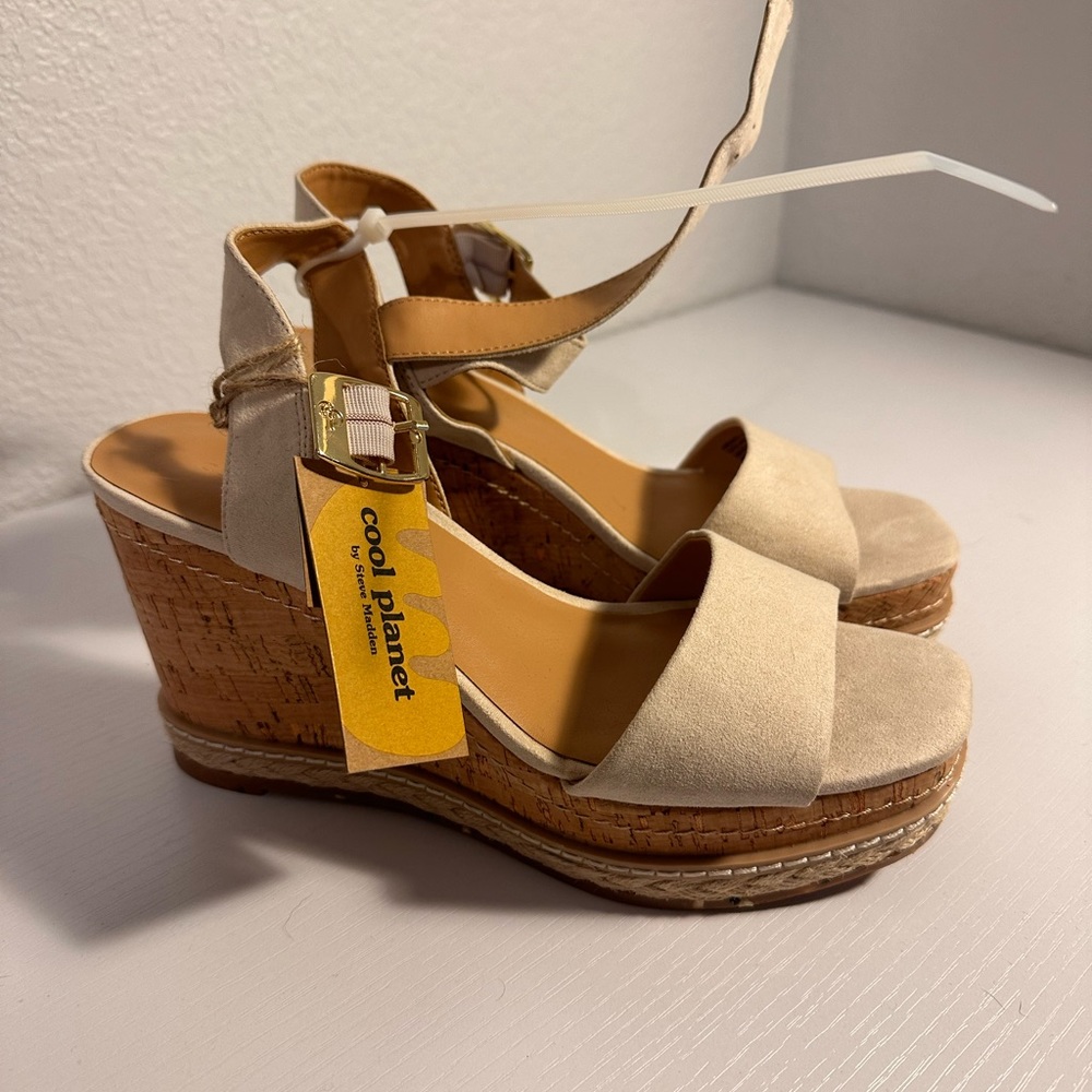 Women’s cool Planet by Steve Madden wedges